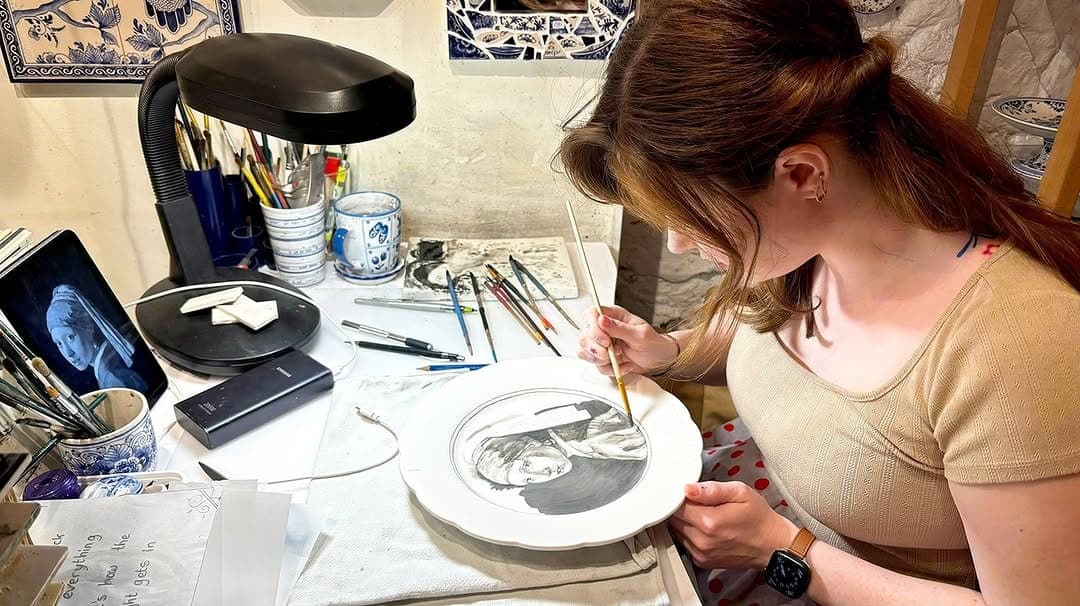 Delft Blue painting by Lydia at De Blauwe Tulp