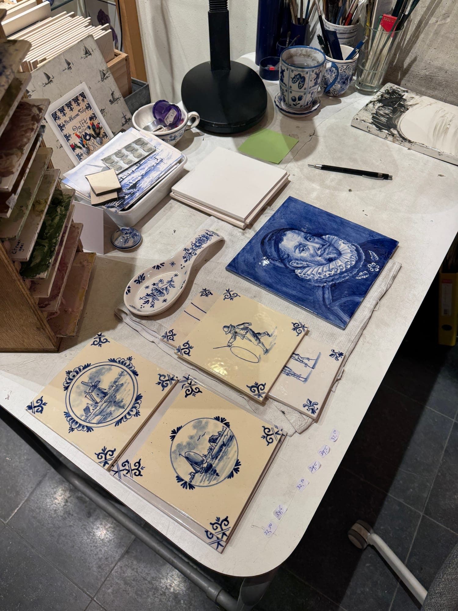 Delft Blue painting by Lydia at De Blauwe Tulp