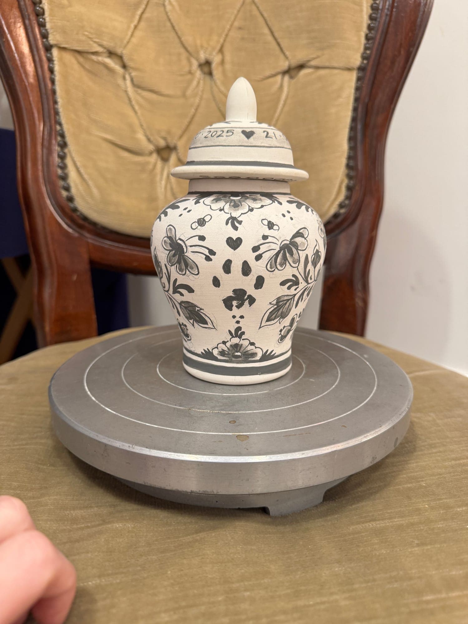 Delft Blue painting by Lydia at De Blauwe Tulp