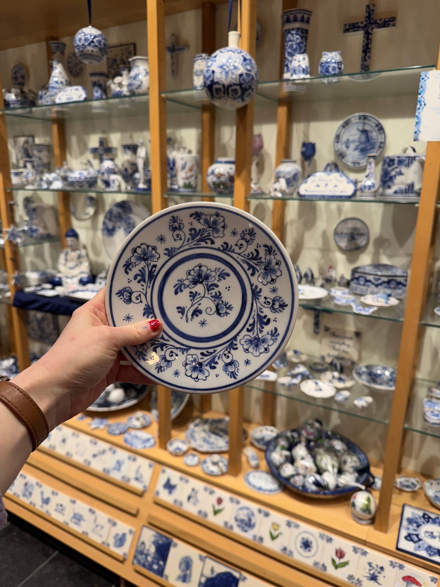 Delft Blue painting by Lydia at De Blauwe Tulp