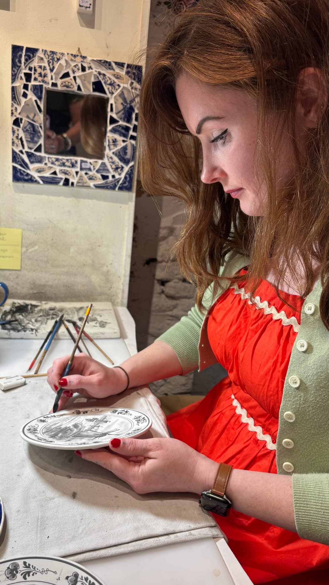 Delft Blue painting by Lydia at De Blauwe Tulp