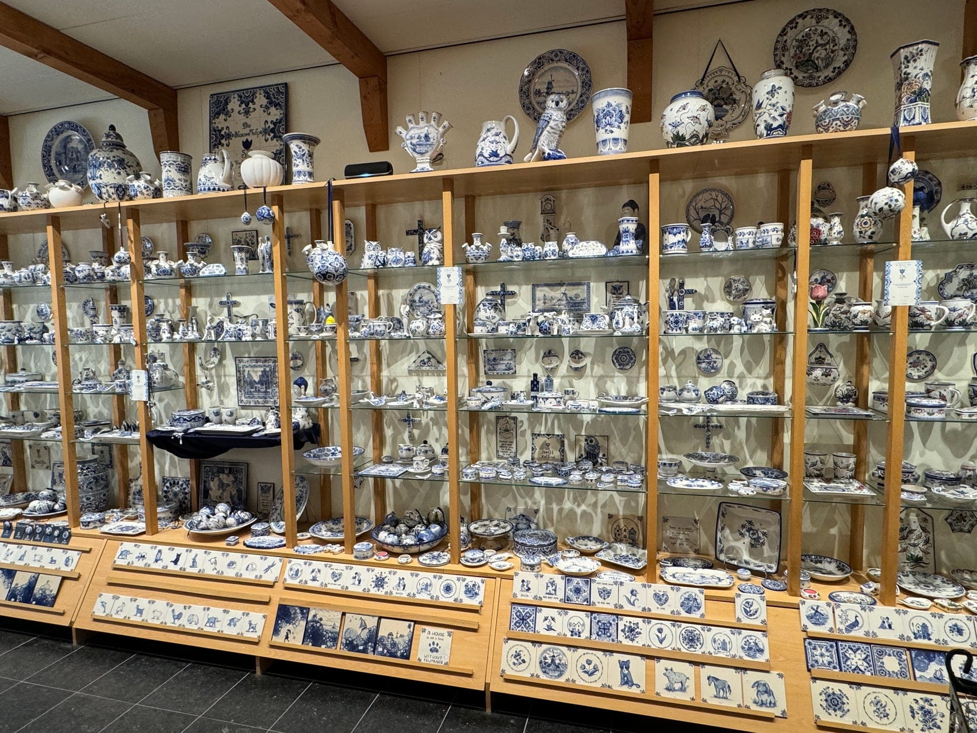 Delft Blue painting by Lydia at De Blauwe Tulp