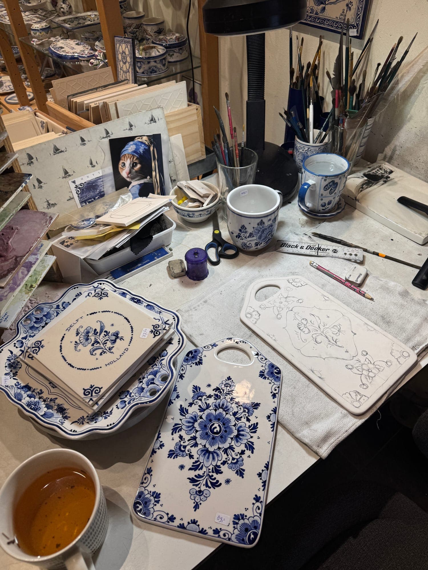 Delft Blue painting by Lydia at De Blauwe Tulp