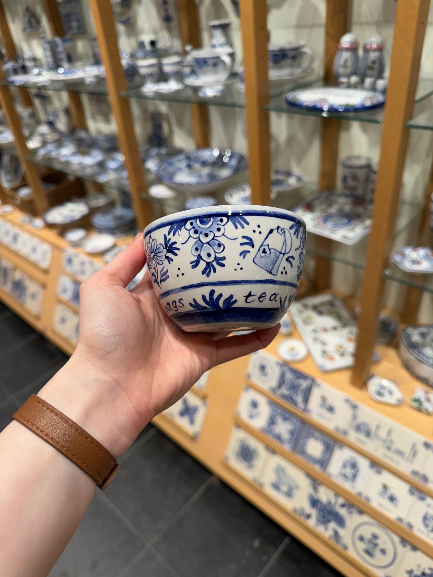 Delft Blue painting by Lydia at De Blauwe Tulp