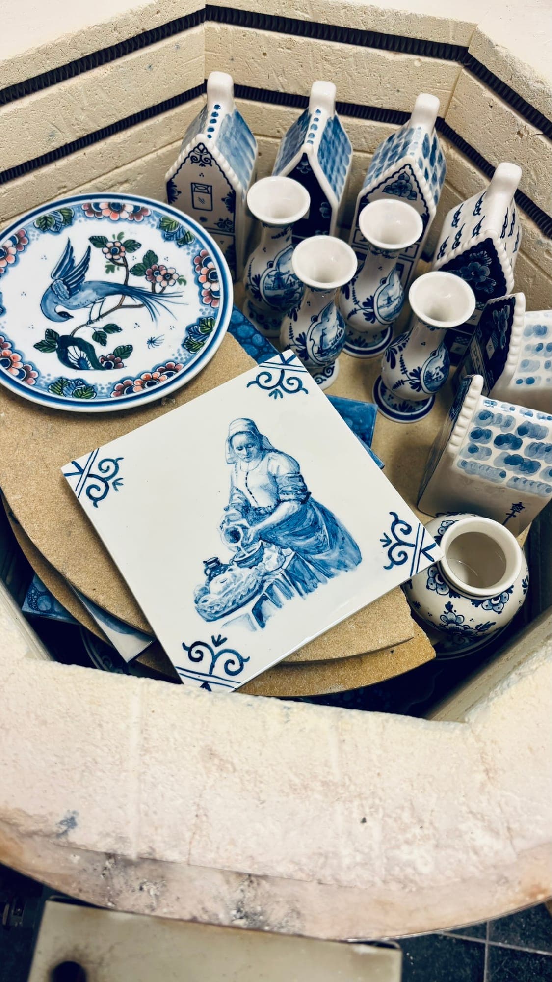 Delft Blue painting by Lydia at De Blauwe Tulp