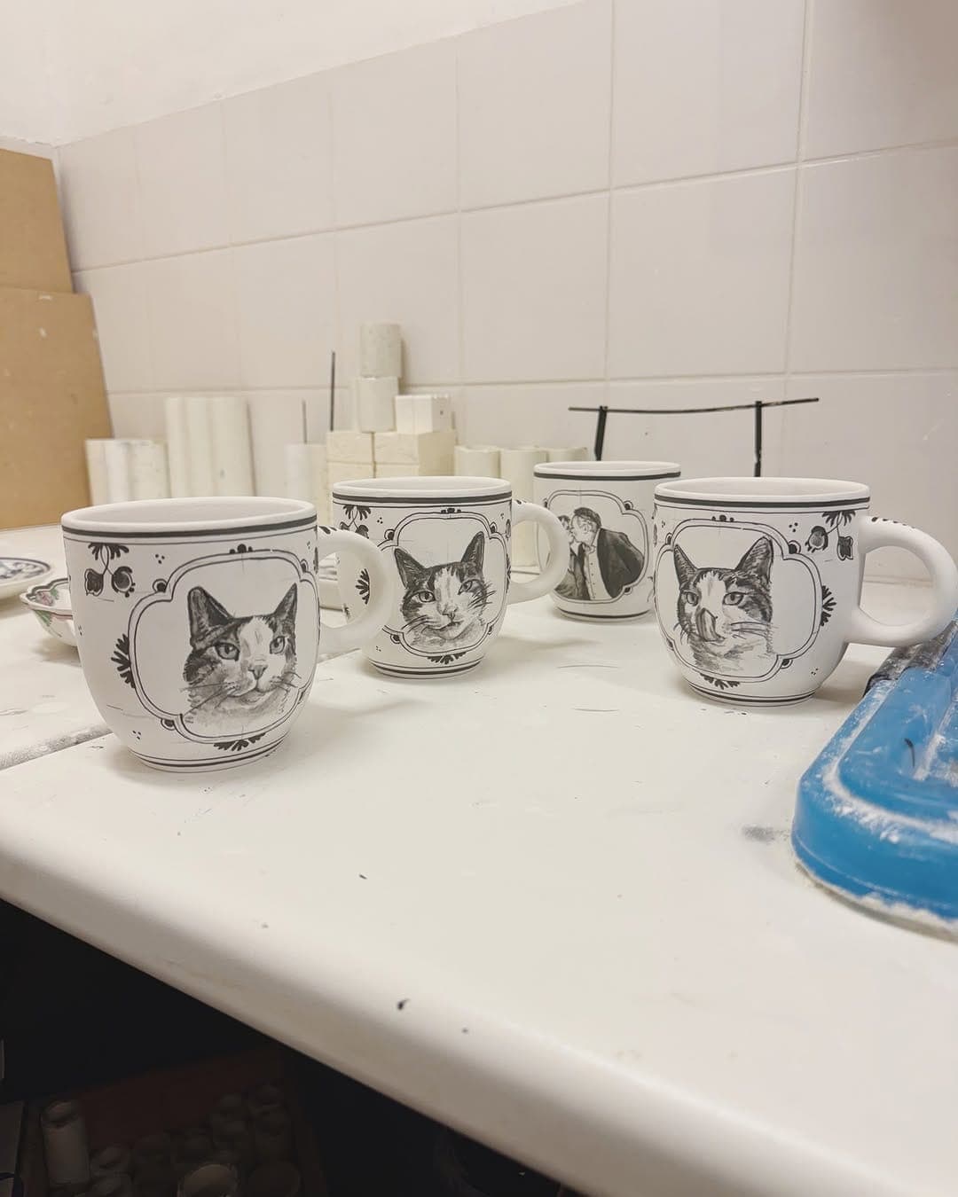 Delft Blue painting by Lydia at De Blauwe Tulp