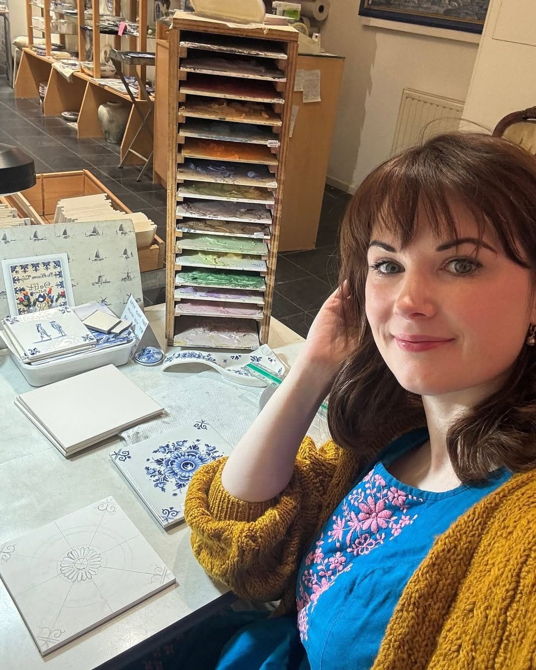 Delft Blue painting by Lydia at De Blauwe Tulp
