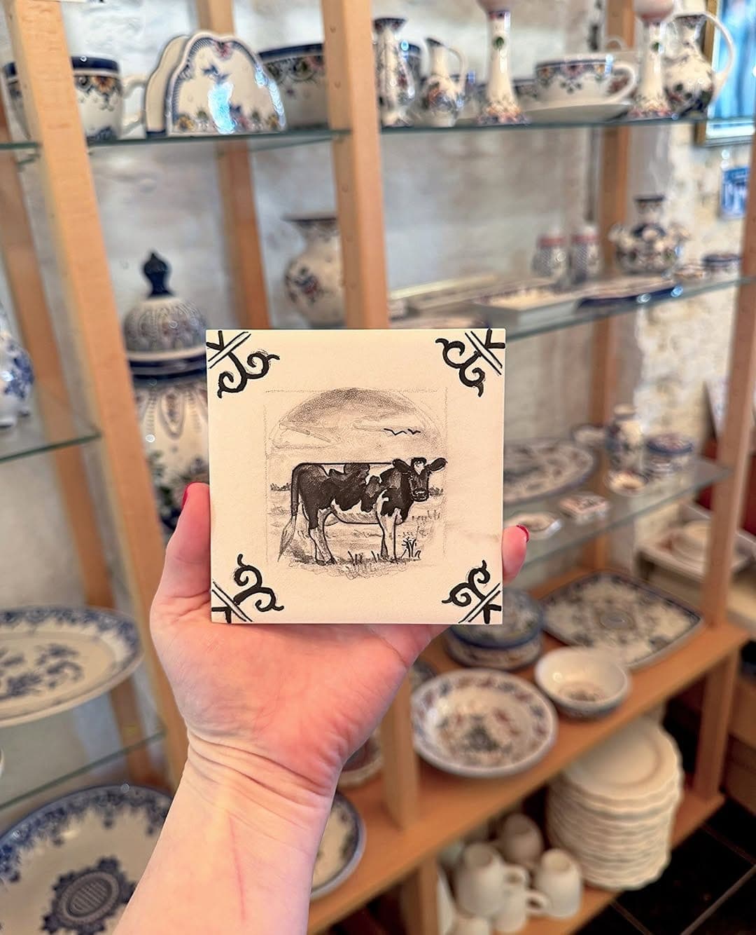 Hand-painted Delft Blue tile with a cow